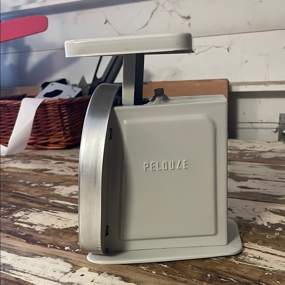 Gray Mechanical Postal Scale - Picture 4 of 9